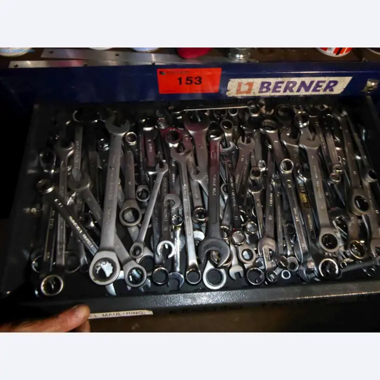 Magazijnliquidatie van een dienstverlenend bedrijf, voertuigen, magazijnuitrusting-2