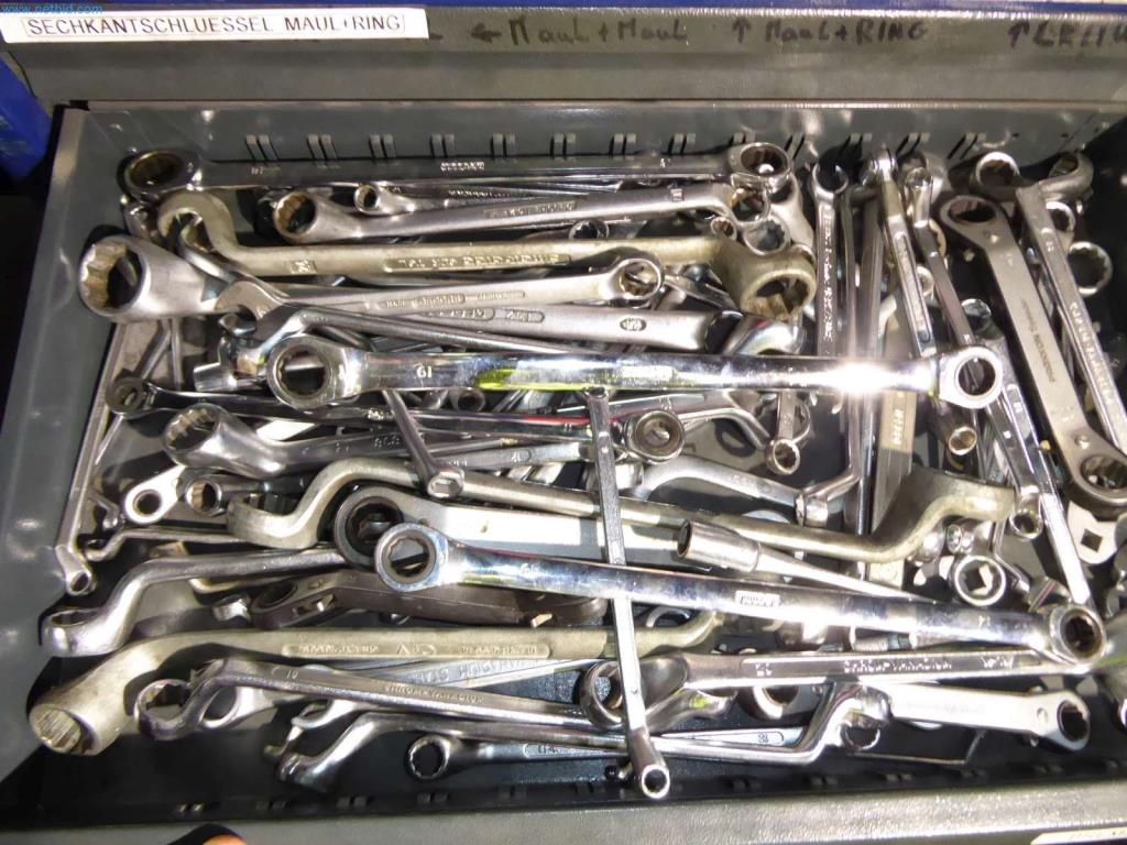 Liquidación de almacén de una empresa de servicios, vehículos, equipos de almacén-3