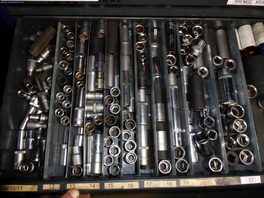 Liquidación de almacén de una empresa de servicios, vehículos, equipos de almacén-4