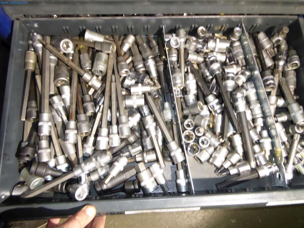 Liquidación de almacén de una empresa de servicios, vehículos, equipos de almacén-5