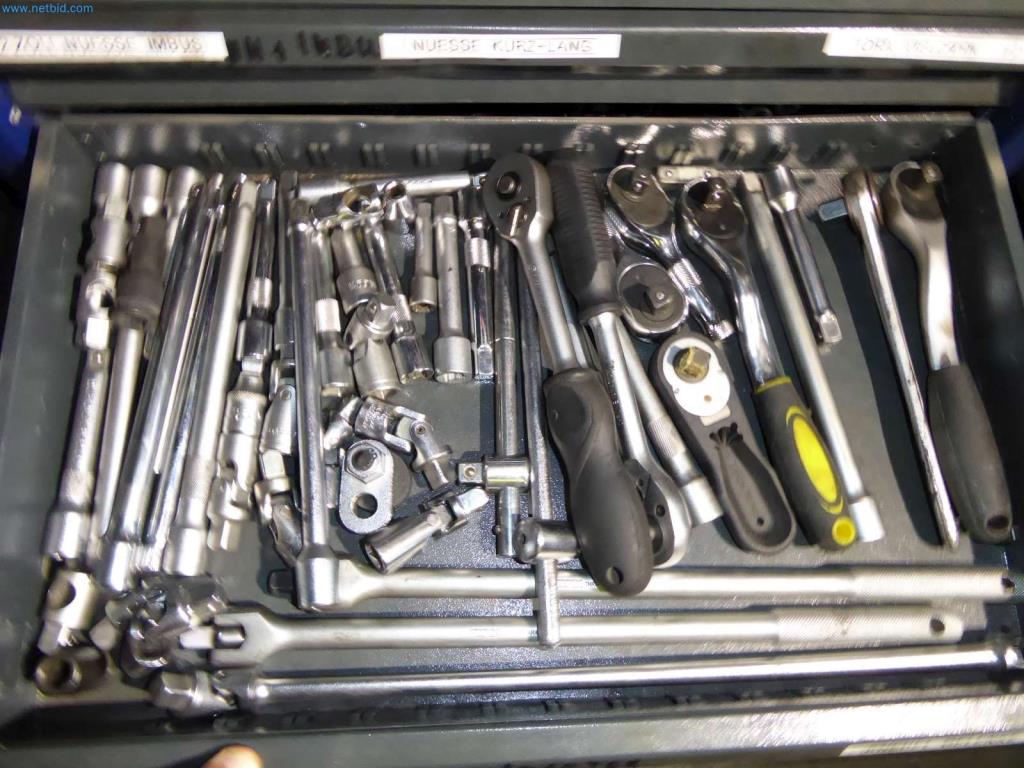 Liquidación de almacén de una empresa de servicios, vehículos, equipos de almacén-6