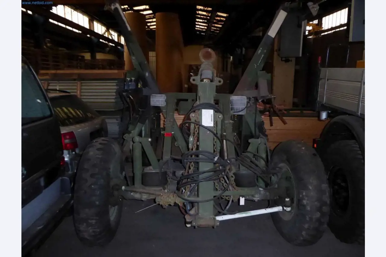 Likwidacja magazynu firmy usługowej, pojazdy, wyposażenie magazynu-1