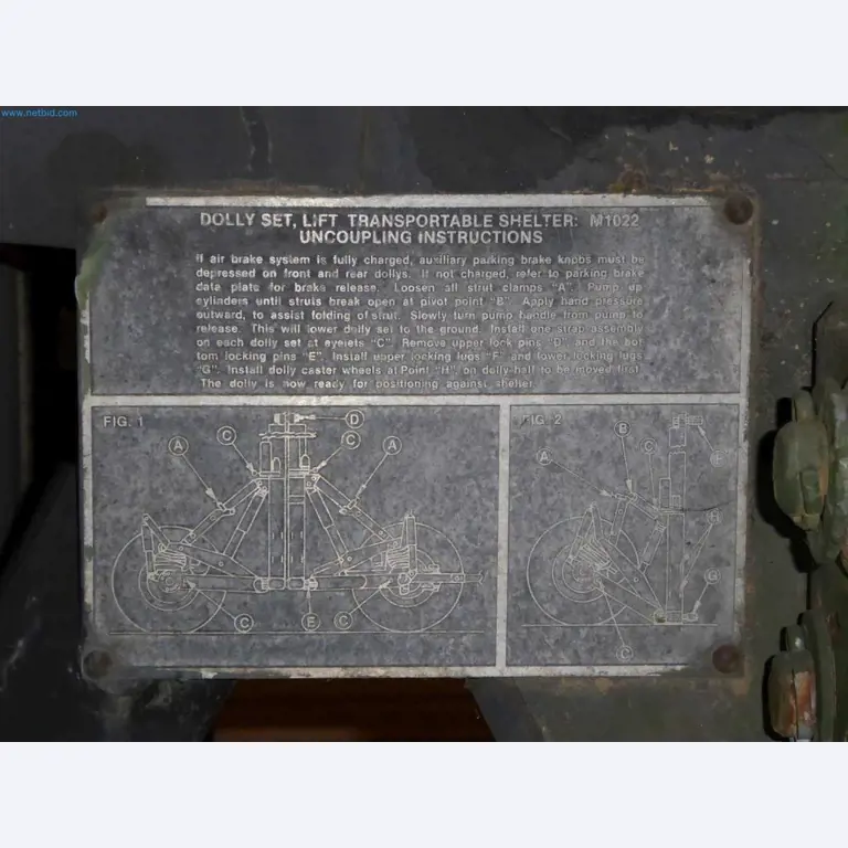 Likwidacja magazynu firmy usługowej, pojazdy, wyposażenie magazynu-2