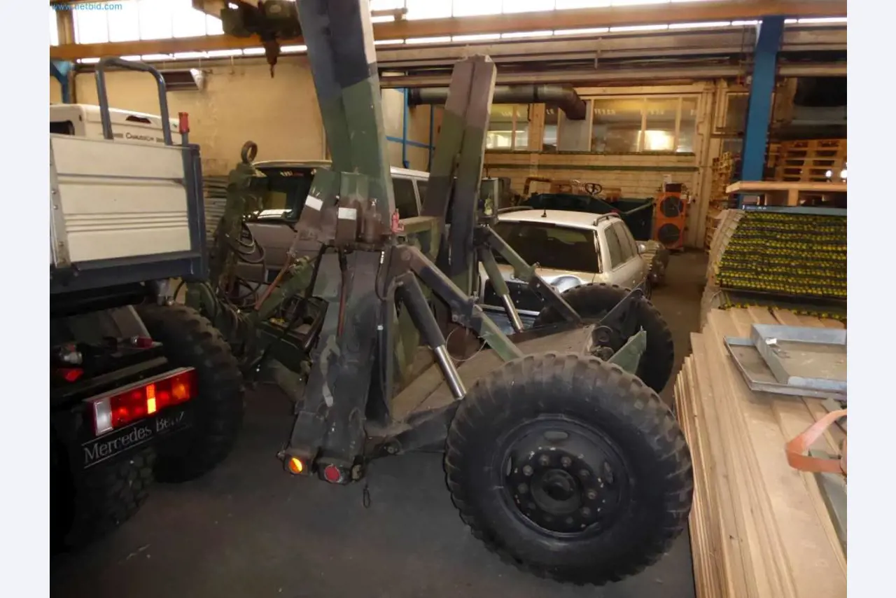 Likwidacja magazynu firmy usługowej, pojazdy, wyposażenie magazynu-3