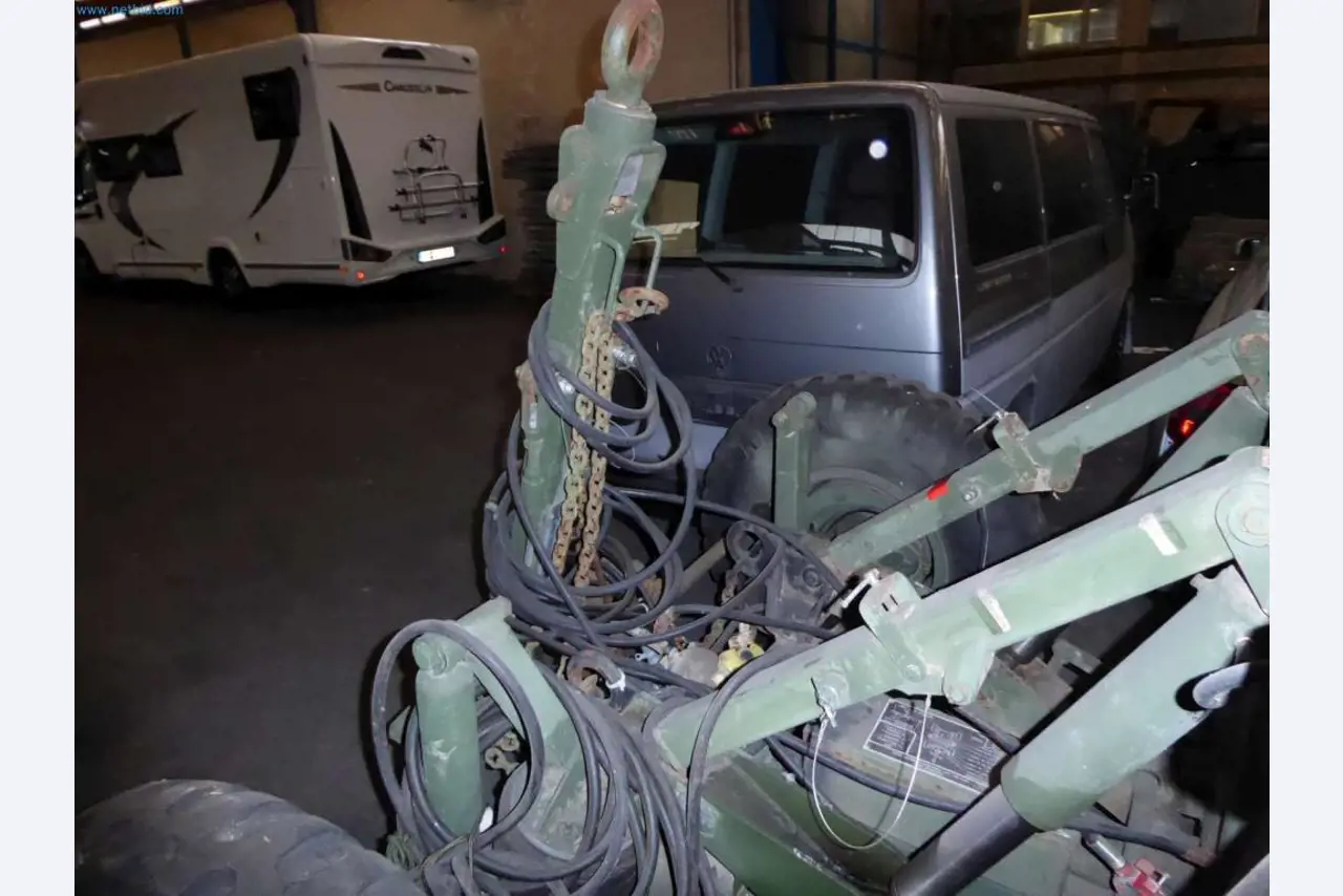 Likwidacja magazynu firmy usługowej, pojazdy, wyposażenie magazynu-4