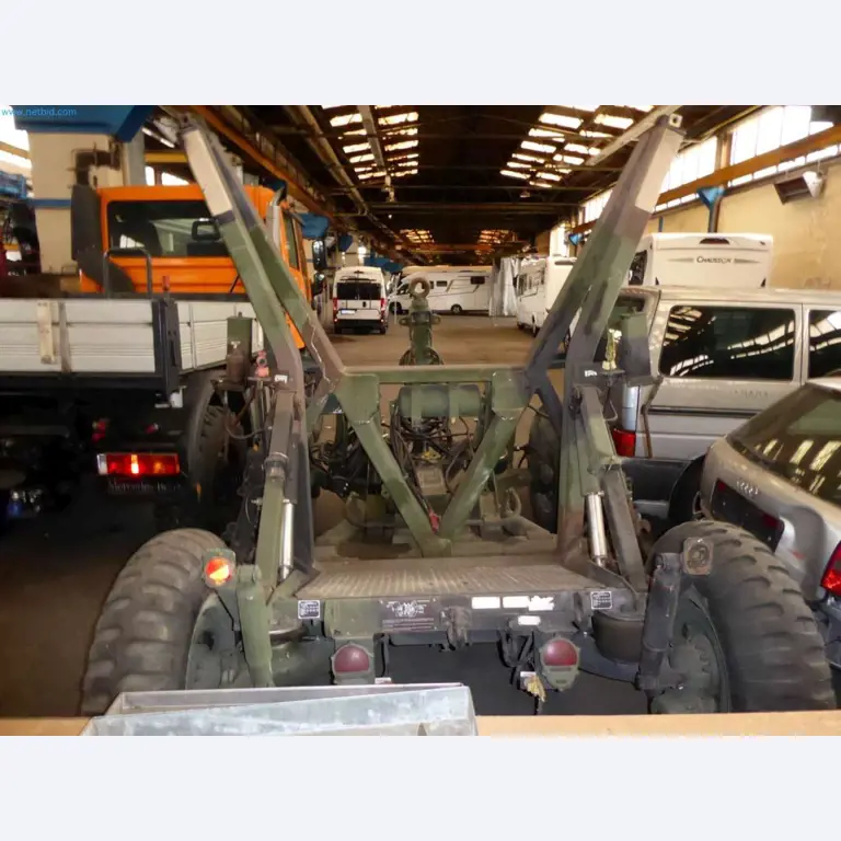 Likwidacja magazynu firmy usługowej, pojazdy, wyposażenie magazynu-5