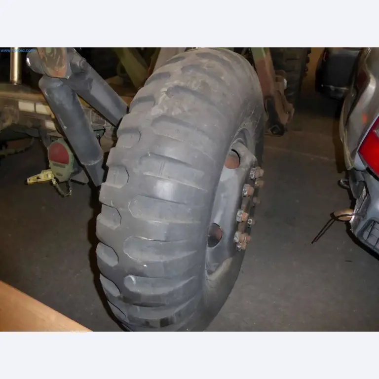 Likwidacja magazynu firmy usługowej, pojazdy, wyposażenie magazynu-6