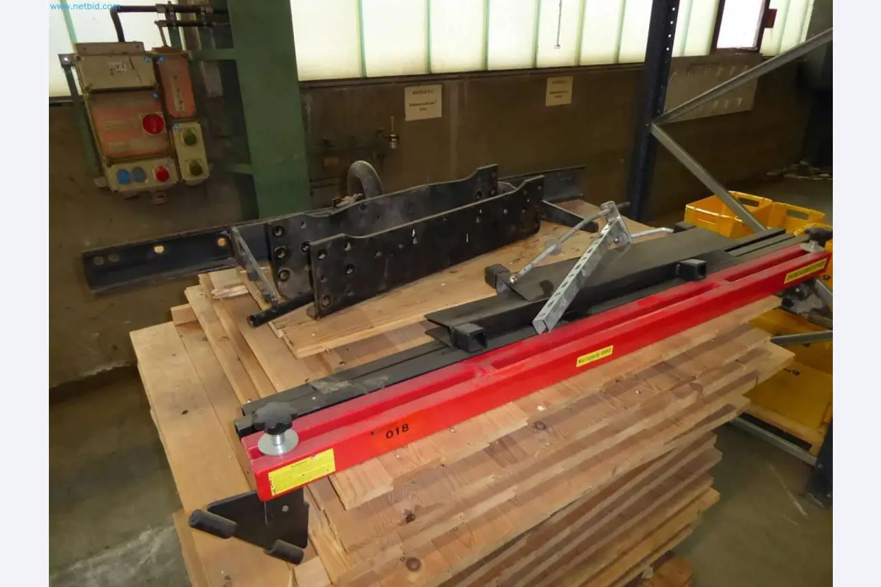 Magazijnliquidatie van een dienstverlenend bedrijf, voertuigen, magazijnuitrusting-1