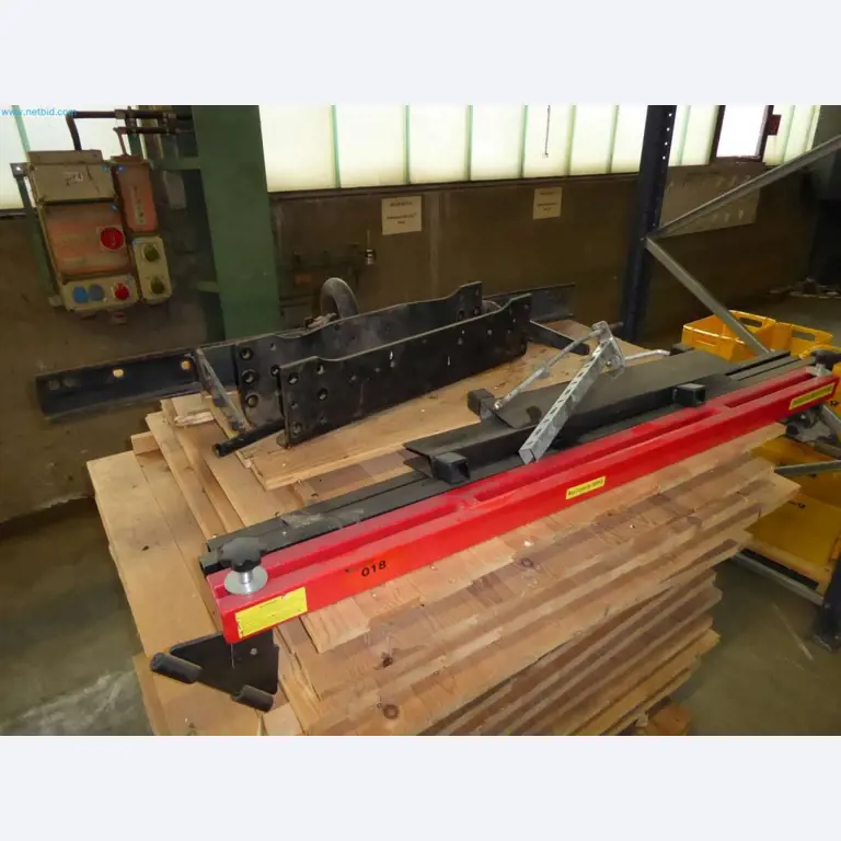 Magazijnliquidatie van een dienstverlenend bedrijf, voertuigen, magazijnuitrusting-1