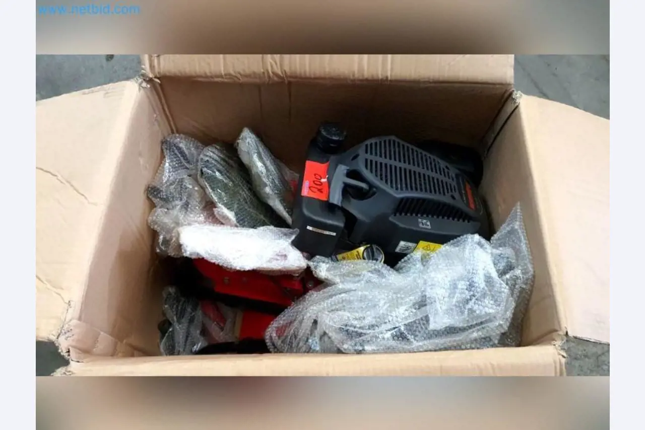 Lagerauflösung eines Dienstleistungsbetriebes, Fahrzeuge, Lagereinrichtung-2