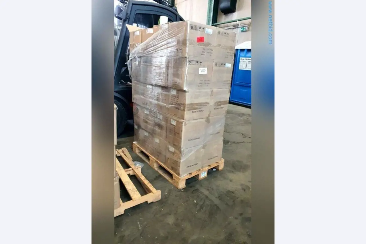 Magazijnliquidatie van een dienstverlenend bedrijf, voertuigen, magazijnuitrusting-2