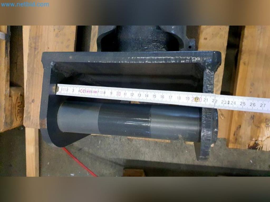 Likwidacja magazynu firmy usługowej, pojazdy, wyposażenie magazynu-3