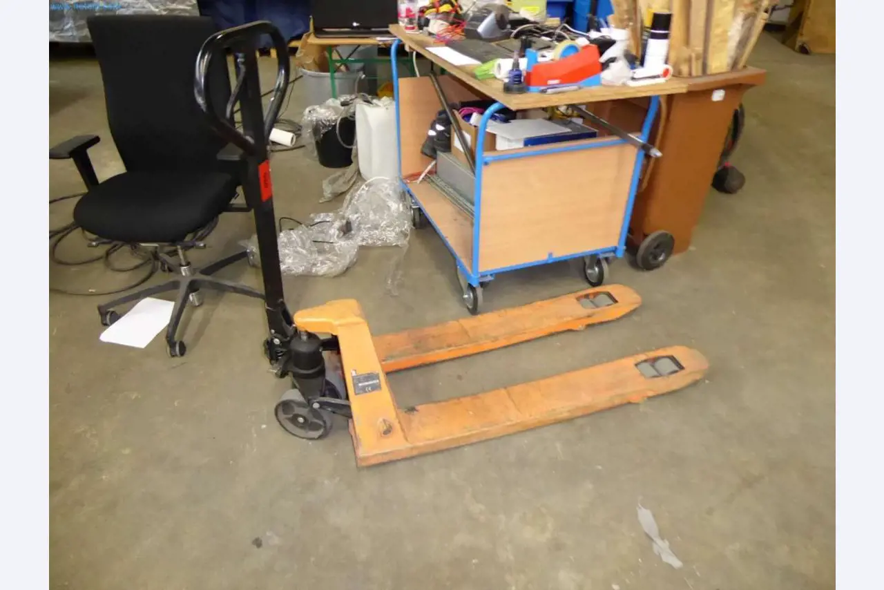 Liquidación de almacén de una empresa de servicios, vehículos, equipos de almacén-1