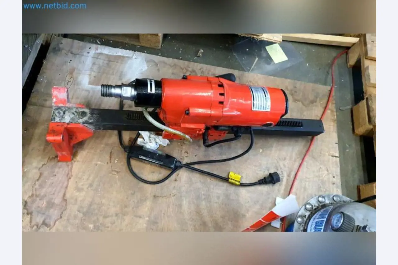 Magazijnliquidatie van een dienstverlenend bedrijf, voertuigen, magazijnuitrusting-1