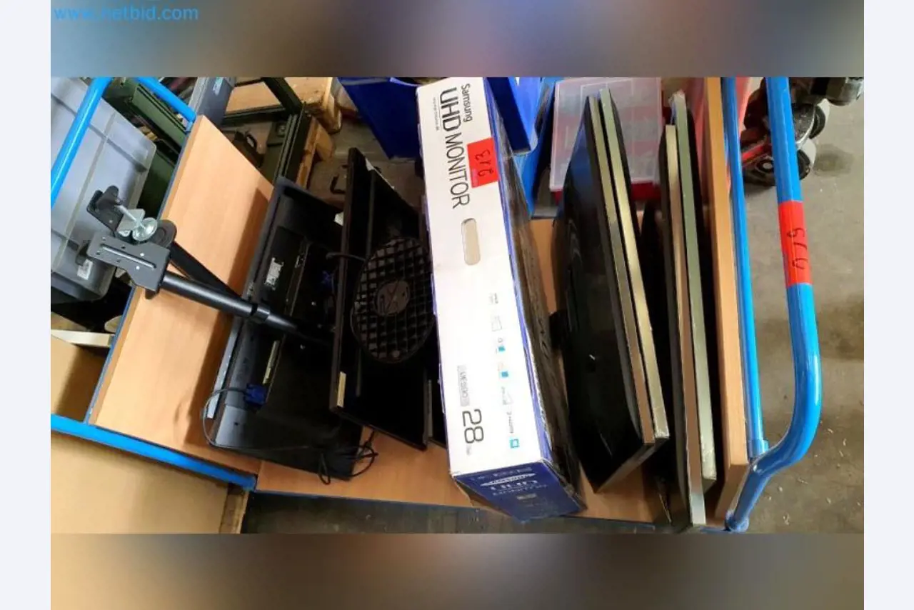 Magazijnliquidatie van een dienstverlenend bedrijf, voertuigen, magazijnuitrusting-1