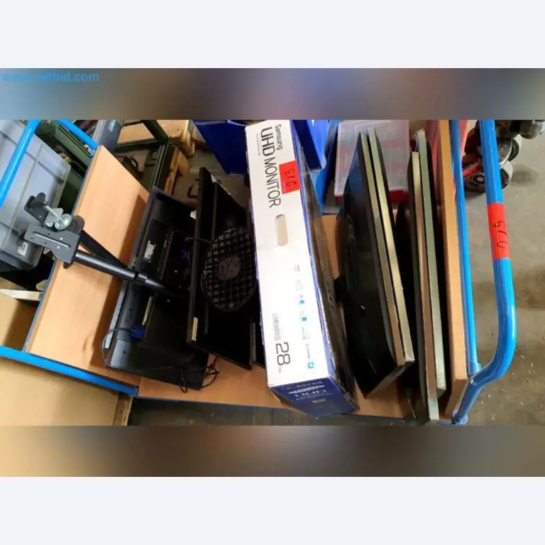 Magazijnliquidatie van een dienstverlenend bedrijf, voertuigen, magazijnuitrusting-1