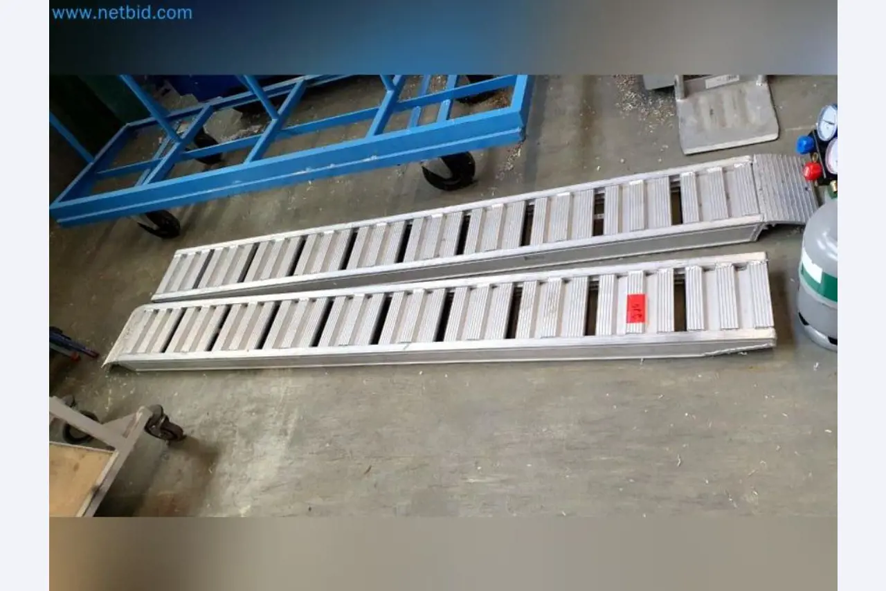 Liquidación de almacén de una empresa de servicios, vehículos, equipos de almacén-1