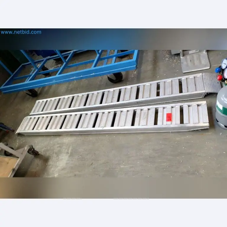 Liquidación de almacén de una empresa de servicios, vehículos, equipos de almacén-1