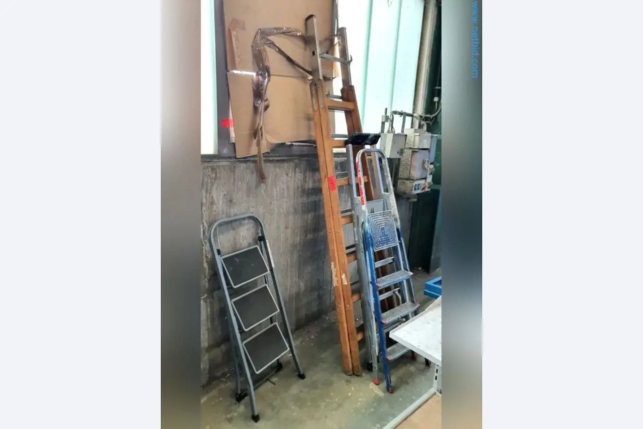 Liquidación de almacén de una empresa de servicios, vehículos, equipos de almacén-2