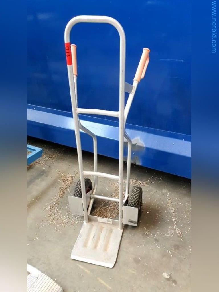 Liquidación de almacén de una empresa de servicios, vehículos, equipos de almacén-3