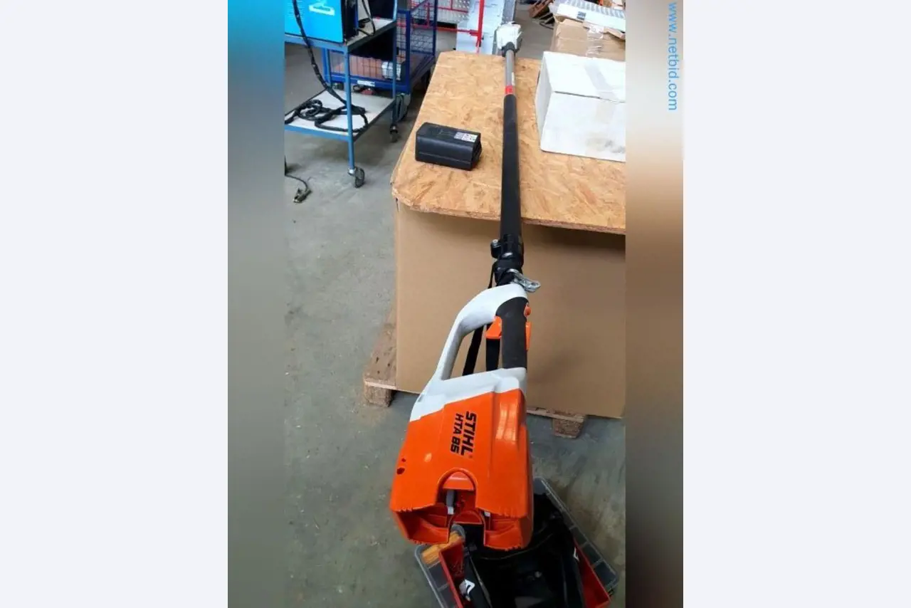 Lagerauflösung eines Dienstleistungsbetriebes, Fahrzeuge, Lagereinrichtung-1