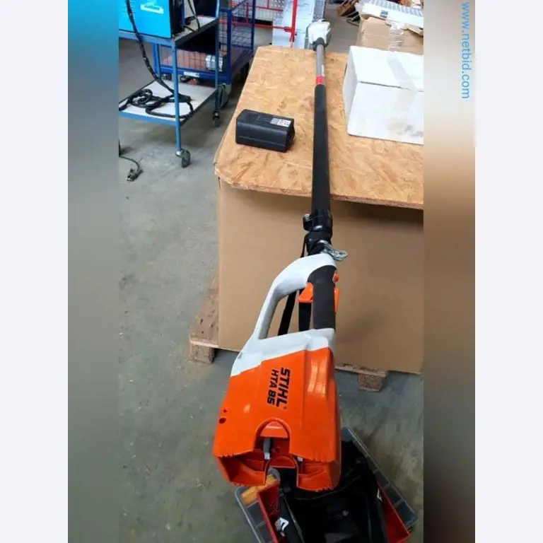 Lagerauflösung eines Dienstleistungsbetriebes, Fahrzeuge, Lagereinrichtung-1