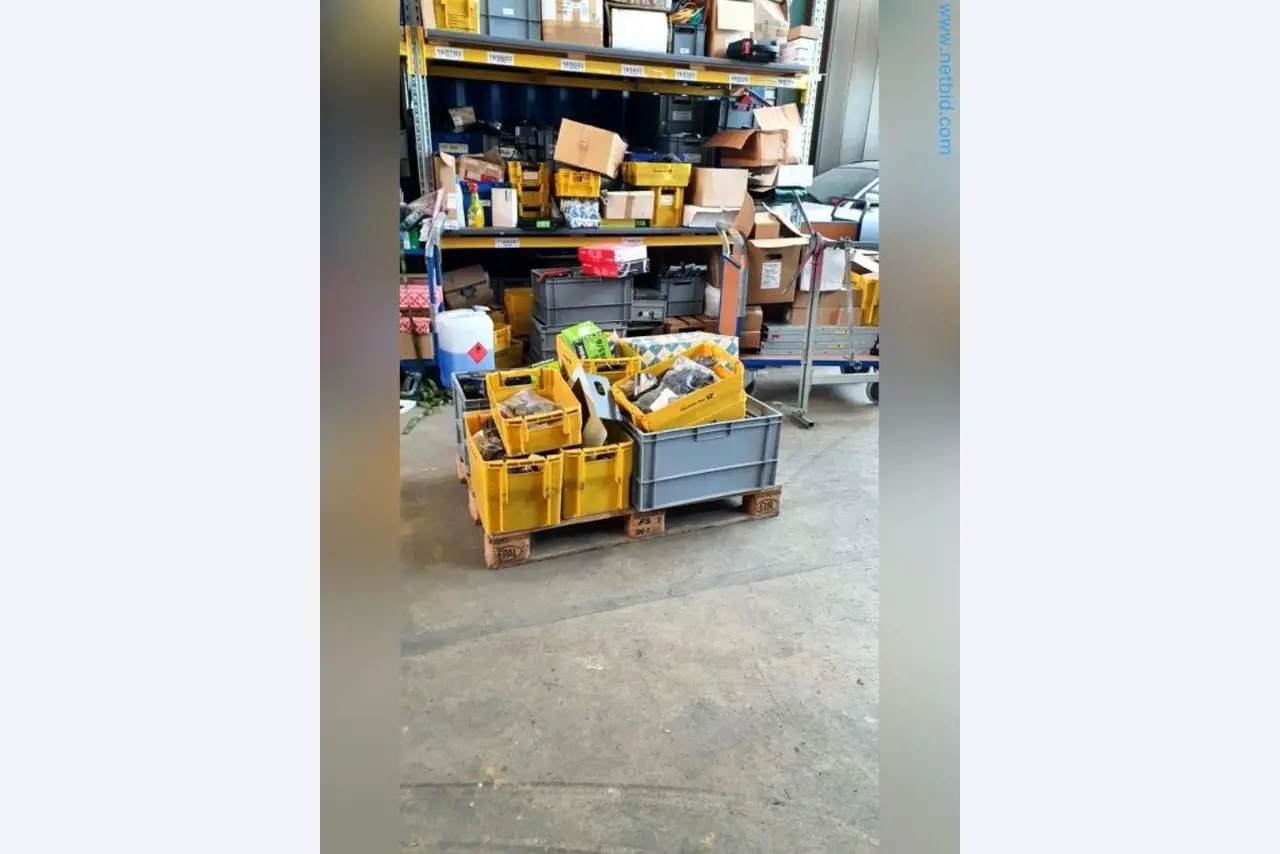 Liquidación de almacén de una empresa de servicios, vehículos, equipos de almacén-1