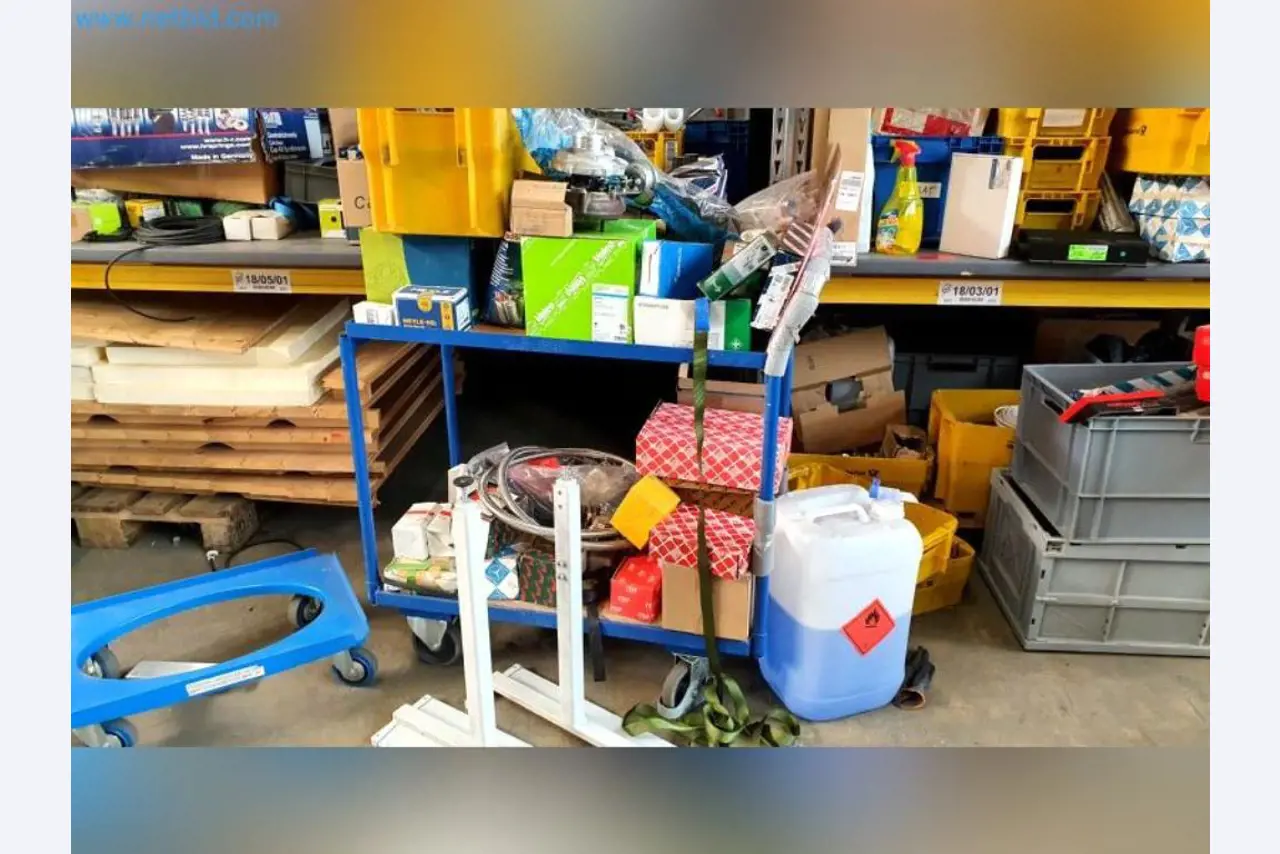 Liquidación de almacén de una empresa de servicios, vehículos, equipos de almacén-3