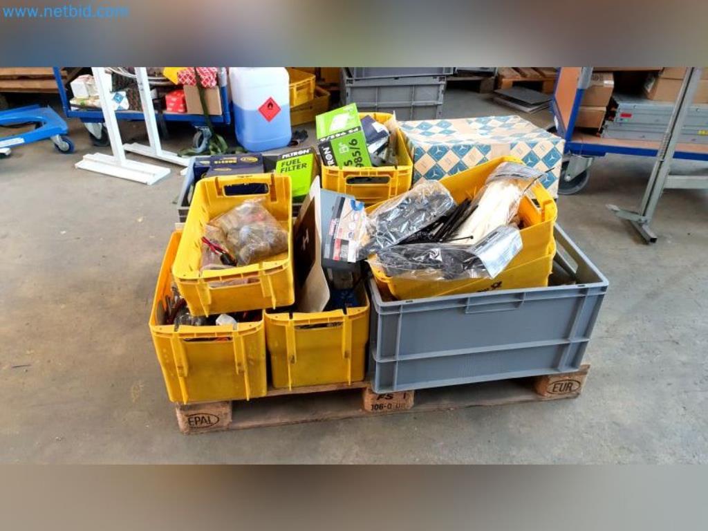 Likwidacja magazynu firmy usługowej, pojazdy, wyposażenie magazynu-4