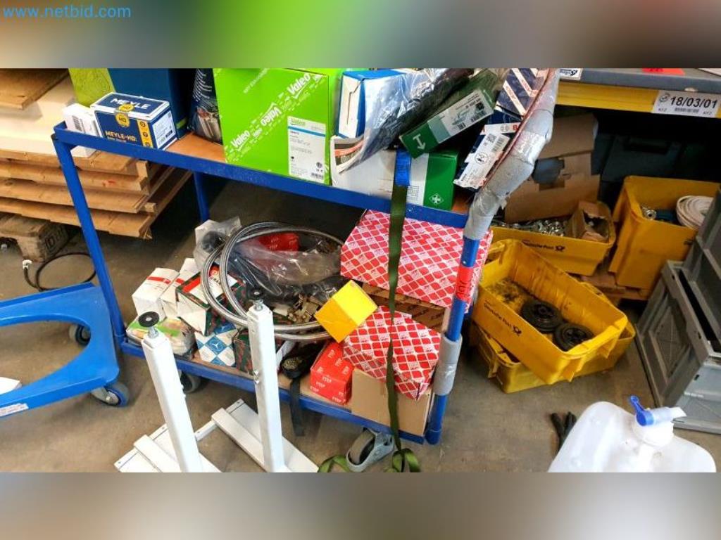 Likwidacja magazynu firmy usługowej, pojazdy, wyposażenie magazynu-9