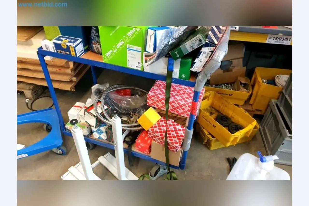 Liquidación de almacén de una empresa de servicios, vehículos, equipos de almacén-9