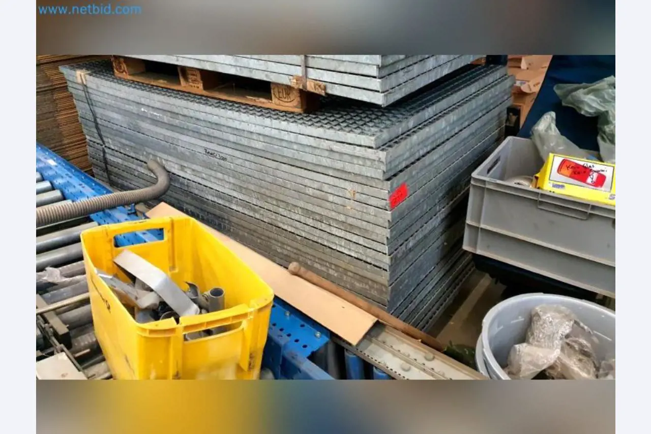 Liquidación de almacén de una empresa de servicios, vehículos, equipos de almacén-1