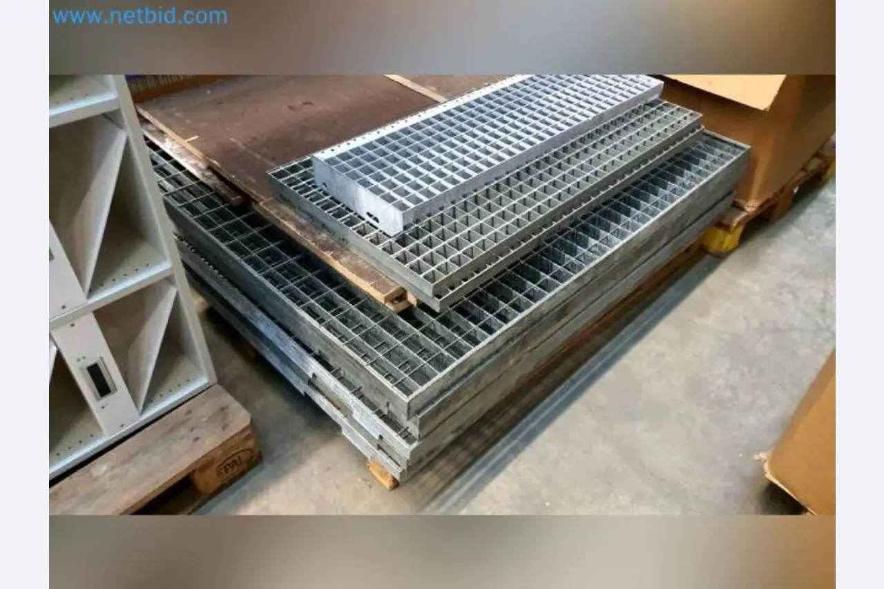 Liquidación de almacén de una empresa de servicios, vehículos, equipos de almacén-3