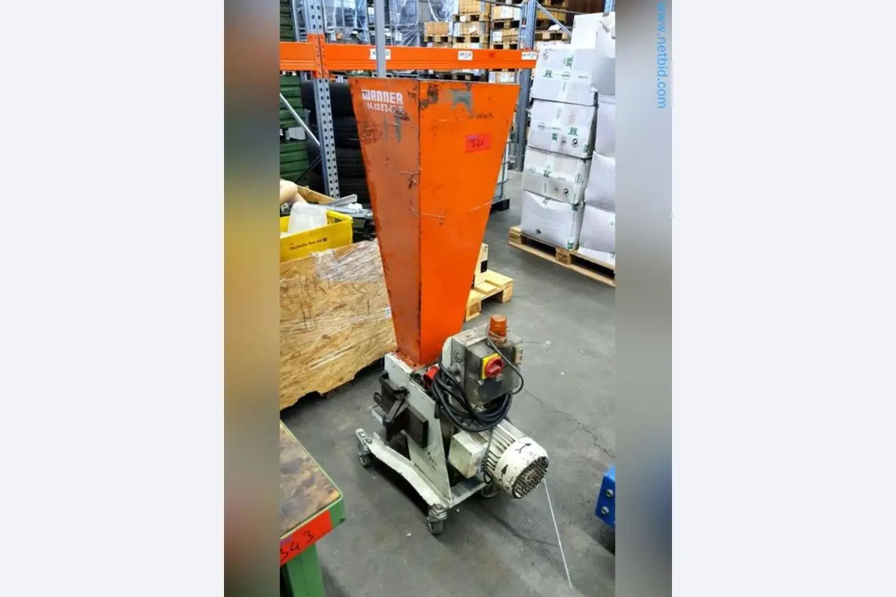 Lagerauflösung eines Dienstleistungsbetriebes, Fahrzeuge, Lagereinrichtung-1