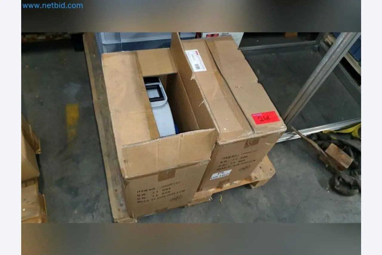 Lagerauflösung eines Dienstleistungsbetriebes, Fahrzeuge, Lagereinrichtung-2