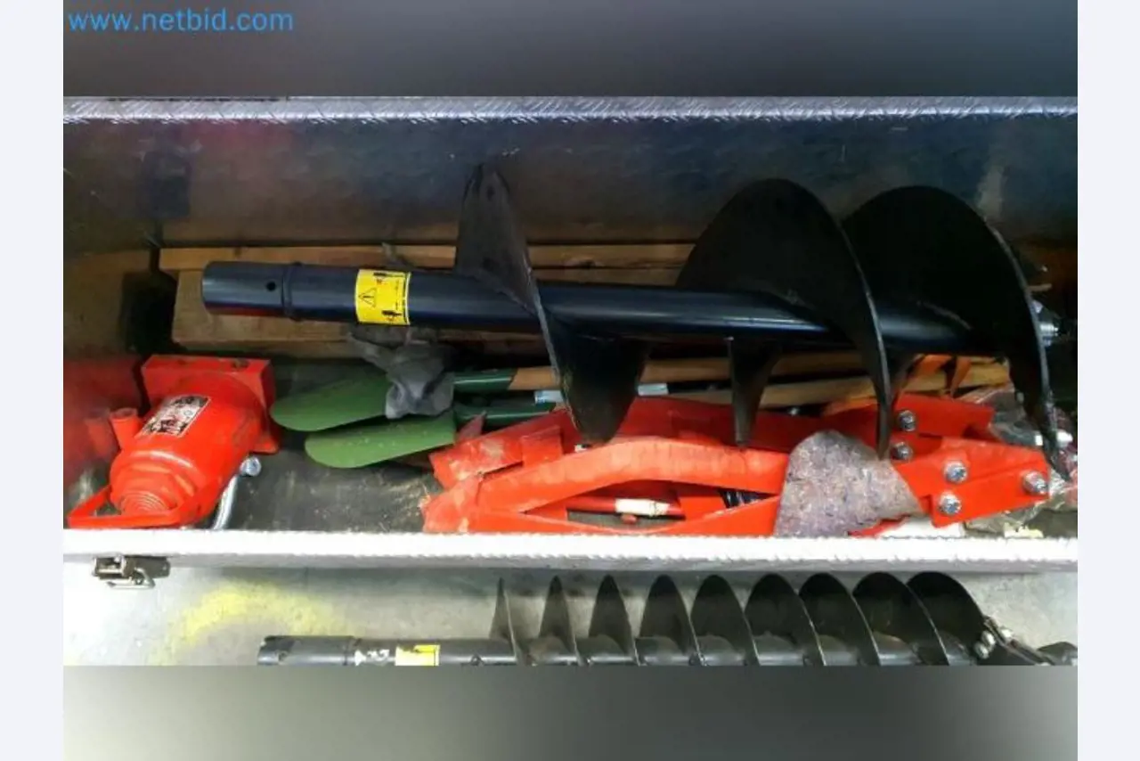 Lagerauflösung eines Dienstleistungsbetriebes, Fahrzeuge, Lagereinrichtung-3