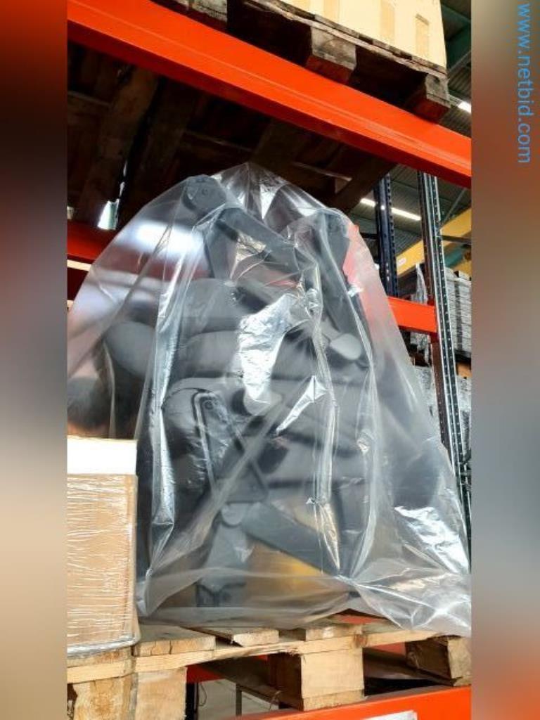 Likwidacja magazynu firmy usługowej, pojazdy, wyposażenie magazynu-1