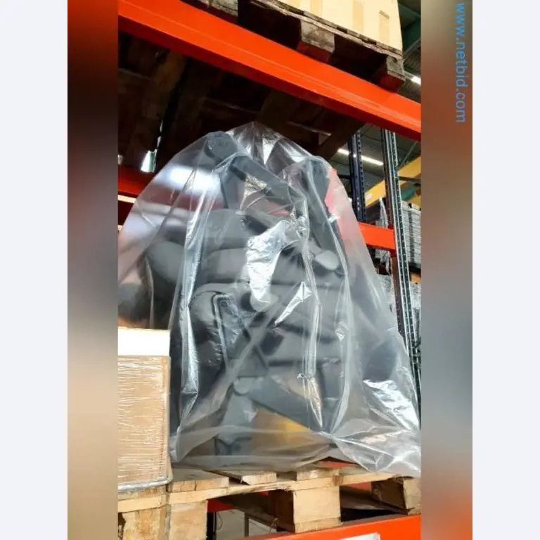 Magazijnliquidatie van een dienstverlenend bedrijf, voertuigen, magazijnuitrusting-1