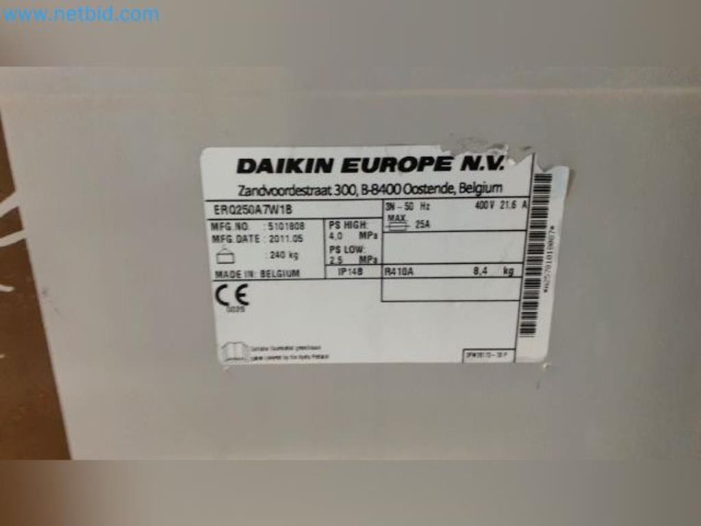 Likwidacja magazynu firmy usługowej, pojazdy, wyposażenie magazynu-3