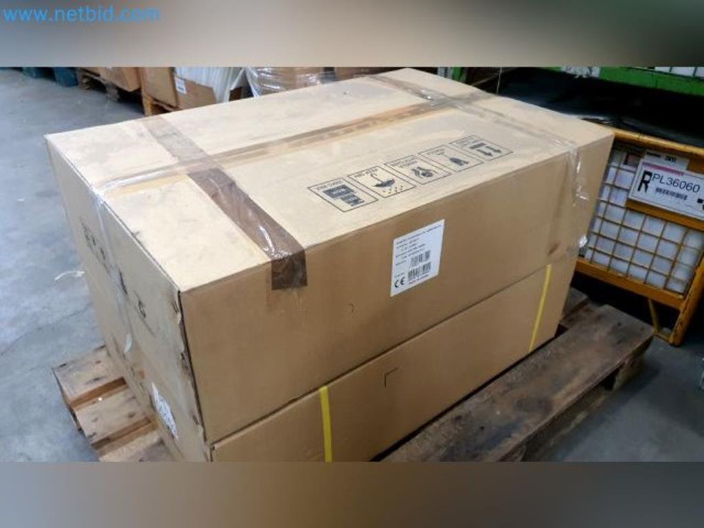 Lagerauflösung eines Dienstleistungsbetriebes, Fahrzeuge, Lagereinrichtung-3