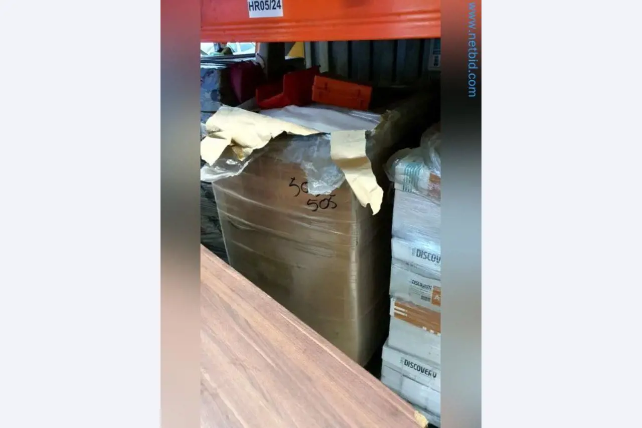 Liquidación de almacén de una empresa de servicios, vehículos, equipos de almacén-1