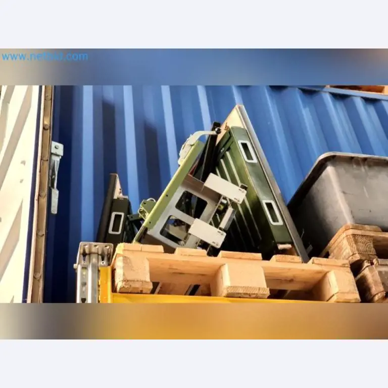 Magazijnliquidatie van een dienstverlenend bedrijf, voertuigen, magazijnuitrusting-1