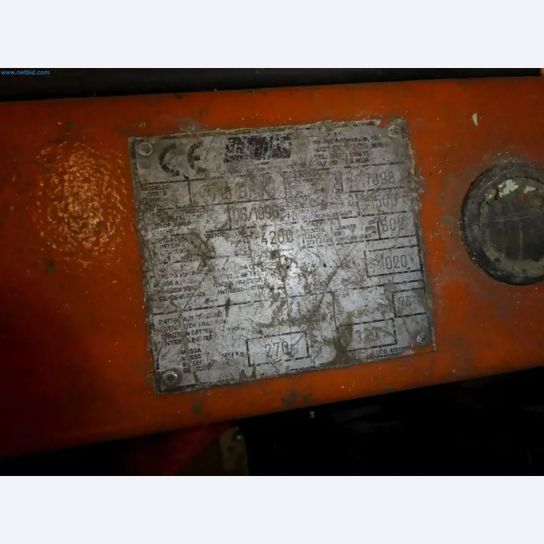 Magazijnliquidatie van een dienstverlenend bedrijf, voertuigen, magazijnuitrusting-2