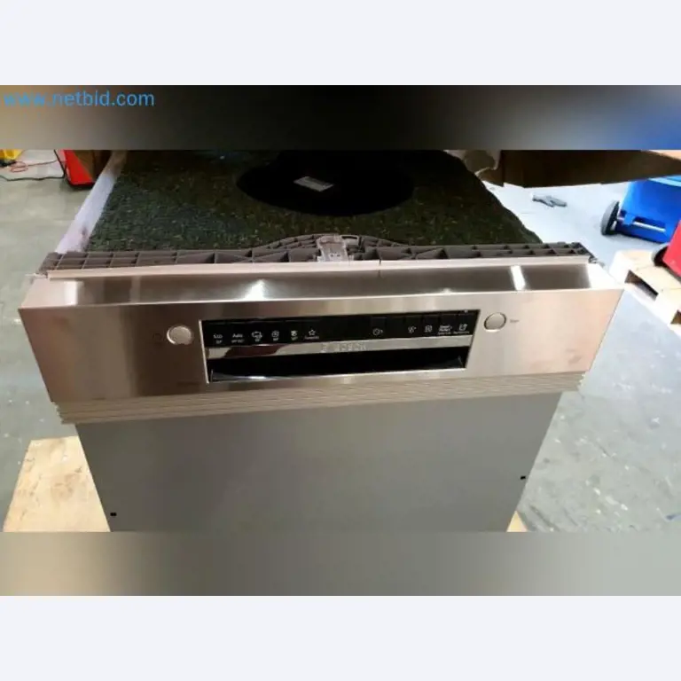 Magazijnliquidatie van een dienstverlenend bedrijf, voertuigen, magazijnuitrusting-2