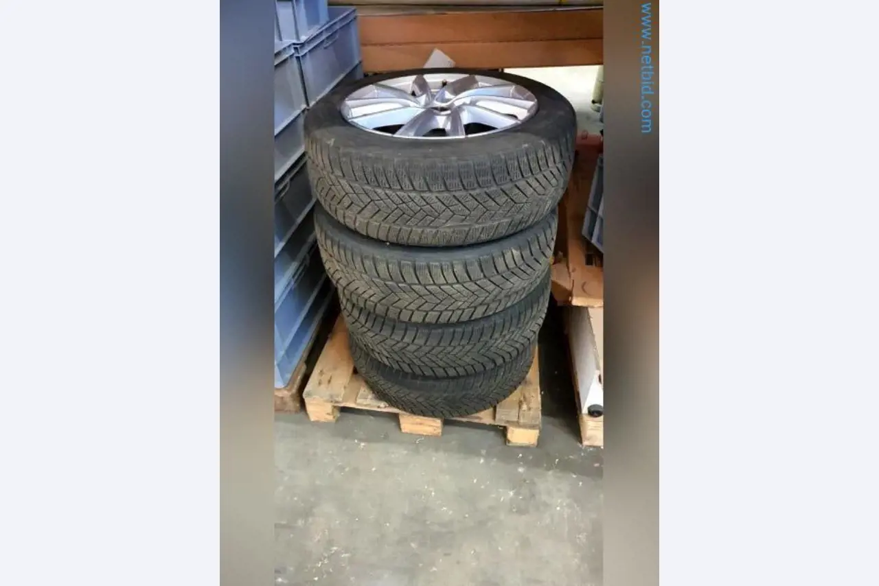 Liquidación de almacén de una empresa de servicios, vehículos, equipos de almacén-1