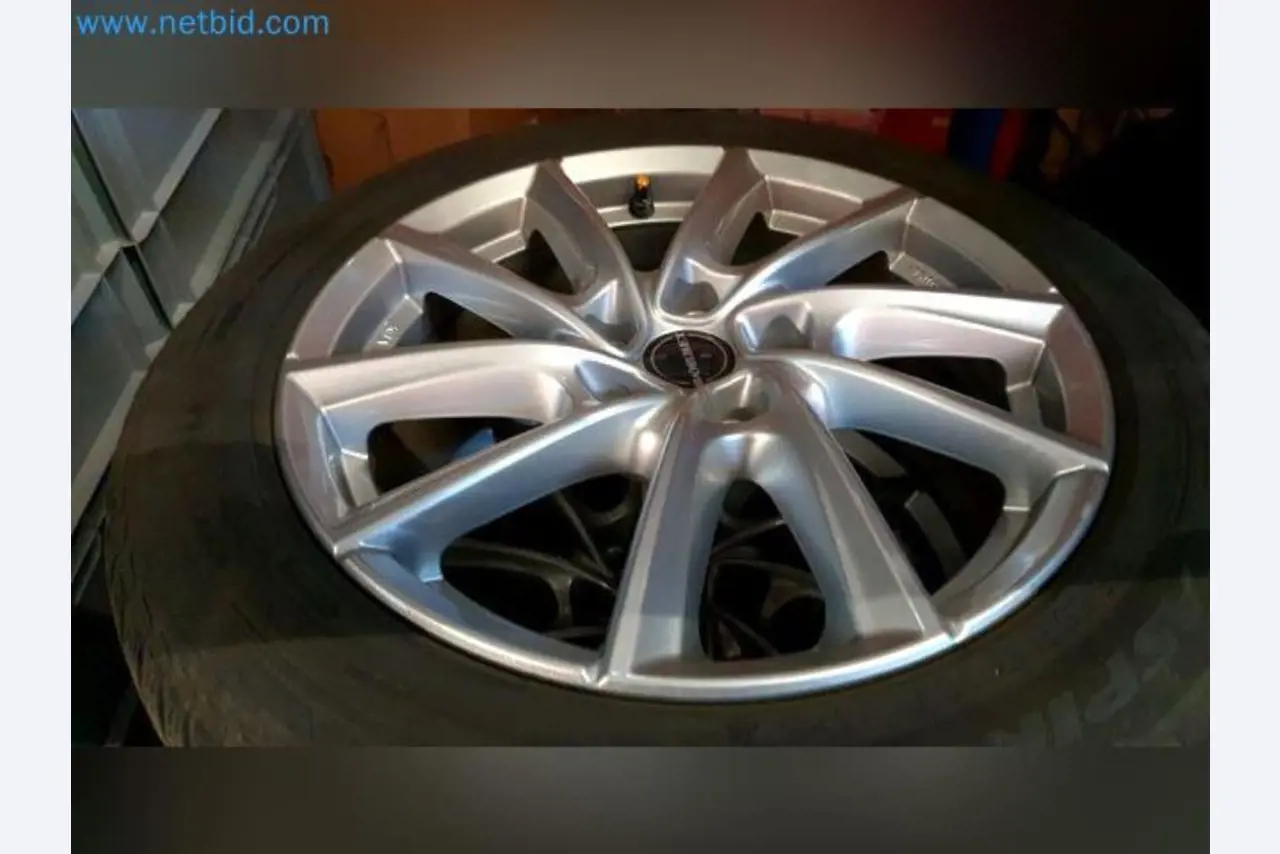 Liquidación de almacén de una empresa de servicios, vehículos, equipos de almacén-3