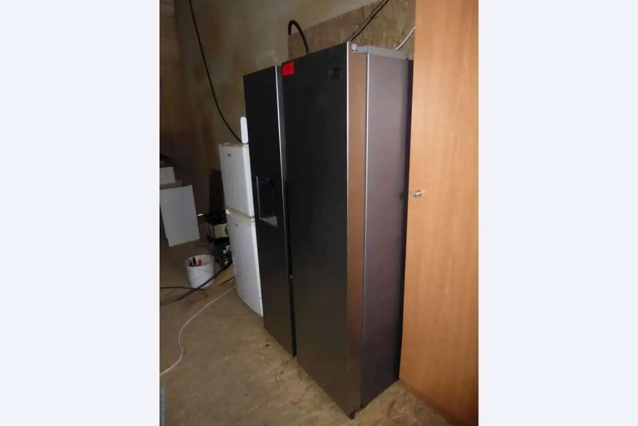 Magazijnliquidatie van een dienstverlenend bedrijf, voertuigen, magazijnuitrusting-2