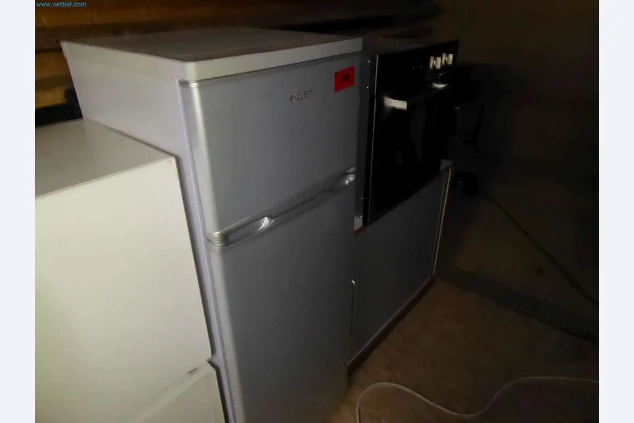 Likvidace skladu společnosti poskytující služby, vozidla, vybavení skladu-2