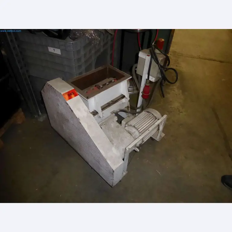 Liquidación de almacén de una empresa de servicios, vehículos, equipos de almacén-1