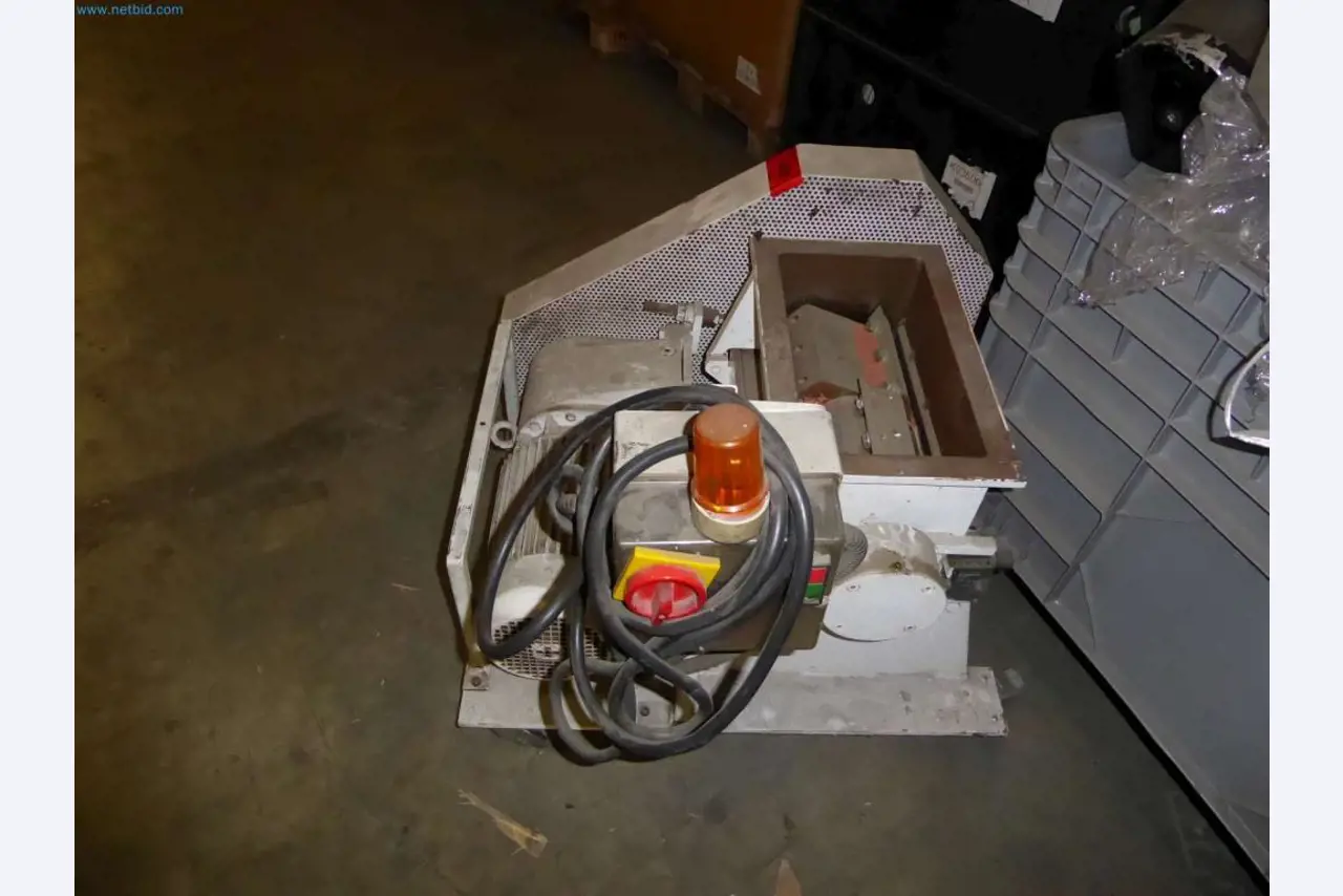 Liquidación de almacén de una empresa de servicios, vehículos, equipos de almacén-2